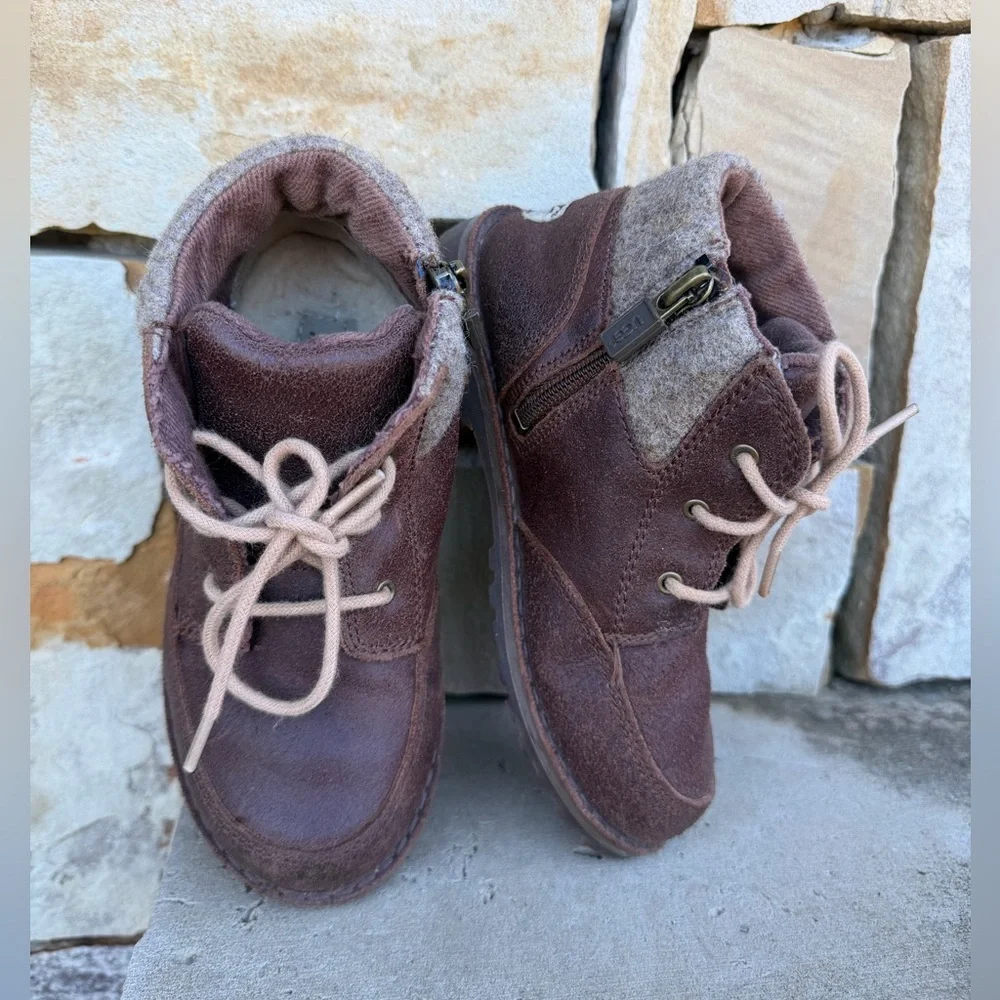 UGG Orin‎ Kids Brown Leather Lace-Up Boots w/shearling lining Sz-12 Toddler.   X